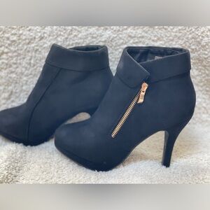 Trends Up Collection Black Felt Gold Tone Zip-Up Heels Size 7.5